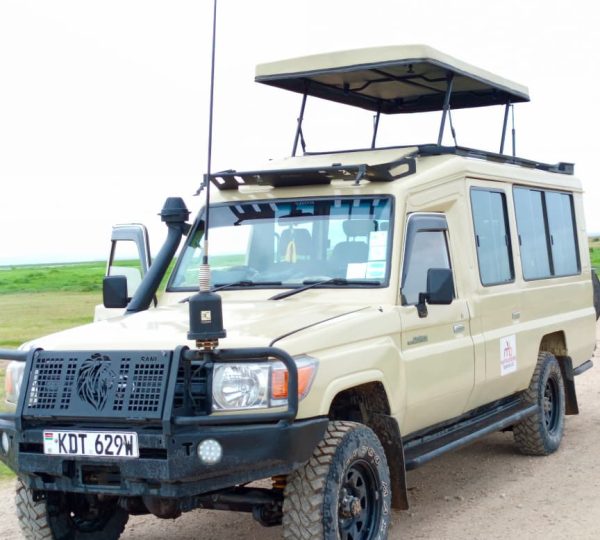 4x4 Land Cruiser safari vehicle used for Nairobi to Masai Mara transfer in Kenya